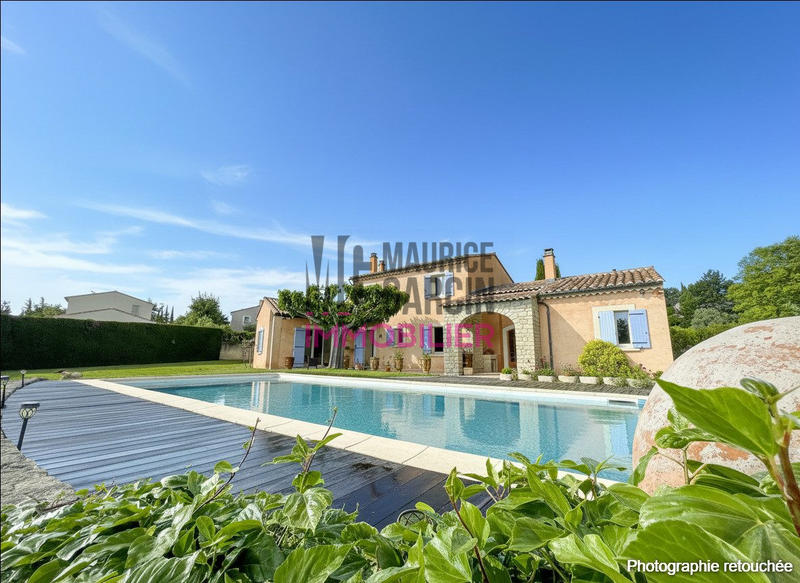 Maison - 200 m² - 9 pièces