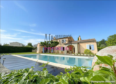 Maison - 200 m² - 9 pièces