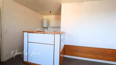 Studio - 25 m² - 1 pièce