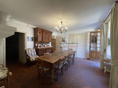 Propriété - 256 m² - 8 pièces