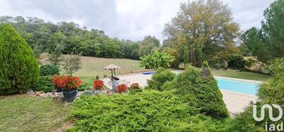 Maison - 290 m² - 6 pièces