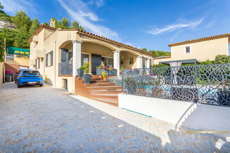 Maison - 180 m² - 7 pièces