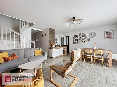 Maison - 93 m² - 5 pièces
