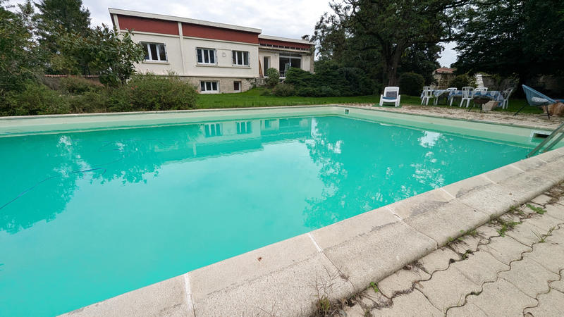 Maison - 202 m² - 8 pièces