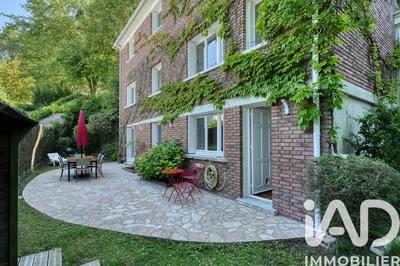 Maison - 206 m² - 8 pièces