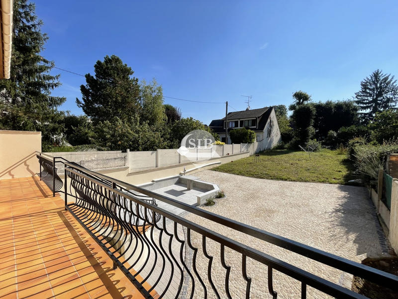 Maison - 96 m² - 6 pièces