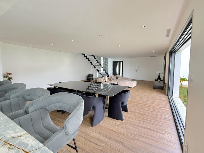 Villa - 189 m² - 5 pièces