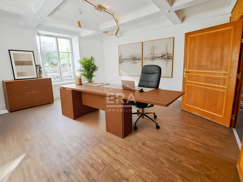 Bureau - 146 m² - 6 pièces