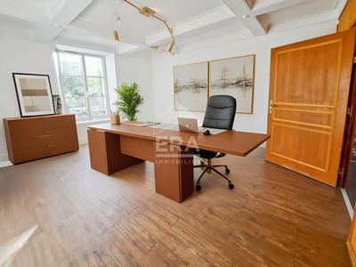 Bureau - 146 m² - 6 pièces