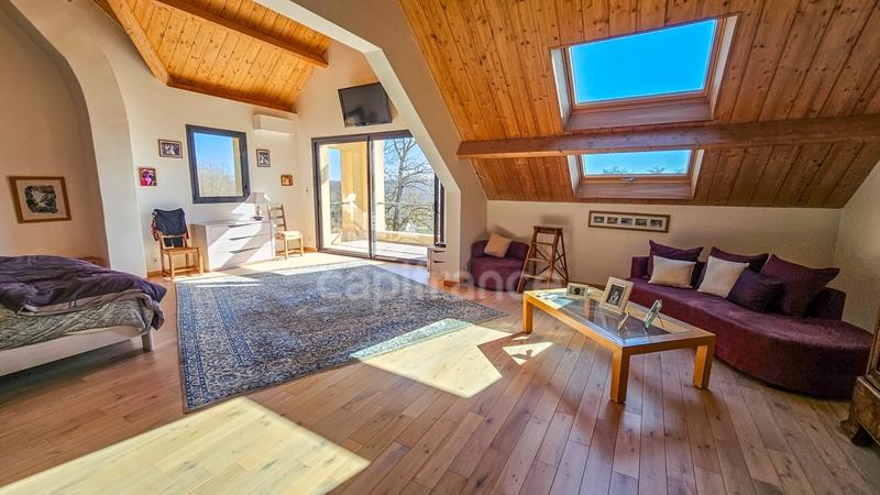 Demeure - 696 m² - 21 pièces