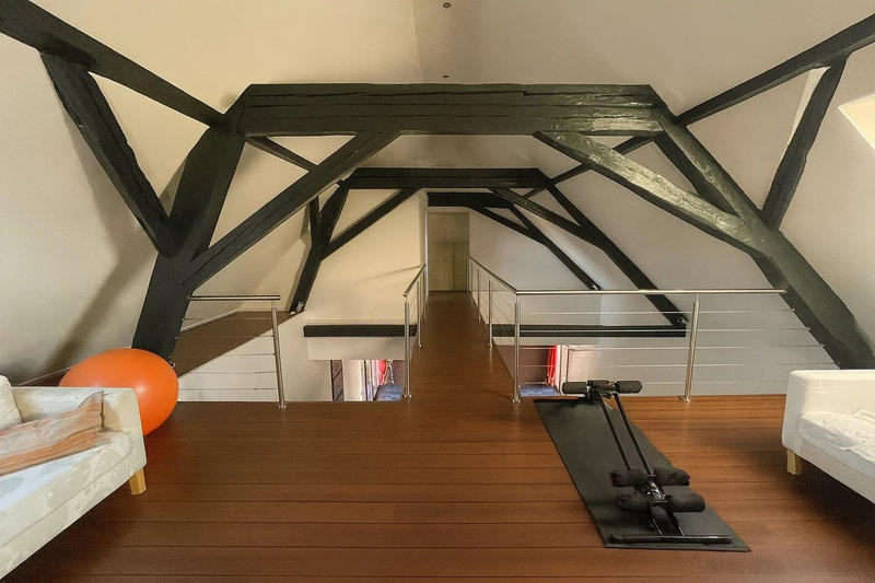 Maison - 260 m² - 6 pièces