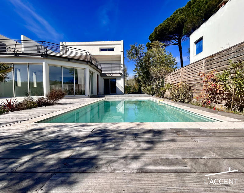 Maison - 191 m² - 6 pièces