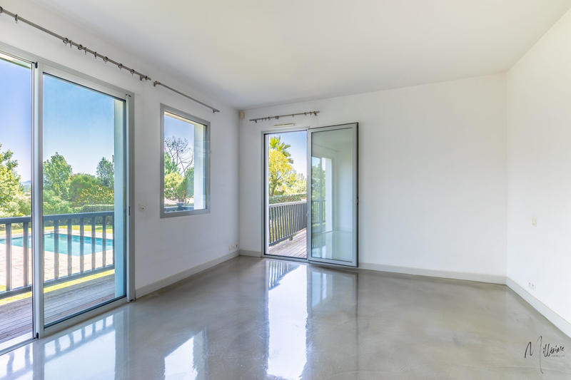 Maison - 329 m² - 8 pièces