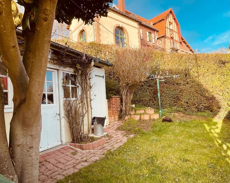 Maison - 230 m² - 9 pièces