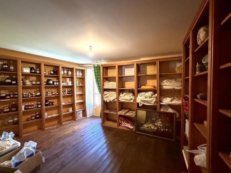 Maison - 287 m² - 12 pièces