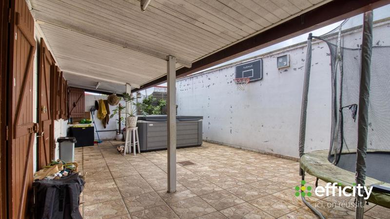 Maison - 90 m² - 5 pièces