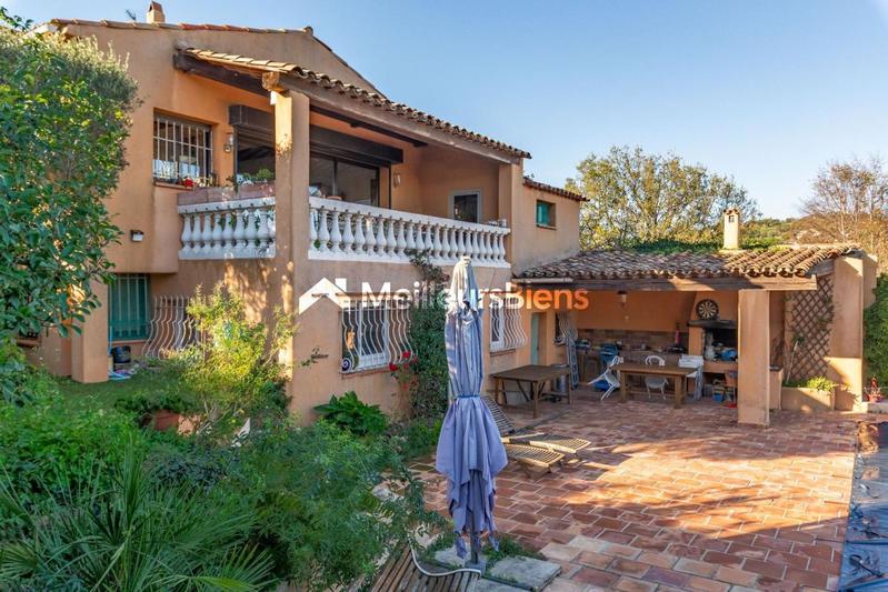 Maison - 225 m² - 12 pièces