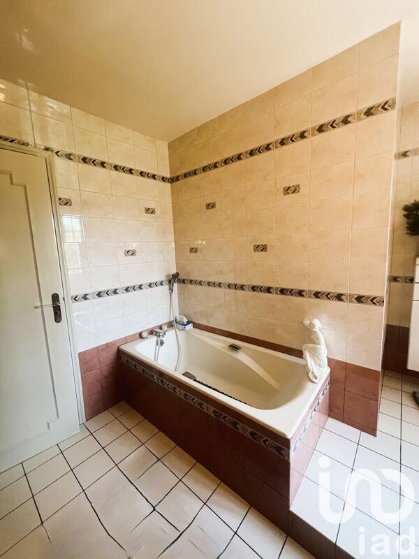 Maison - 204 m² - 10 pièces