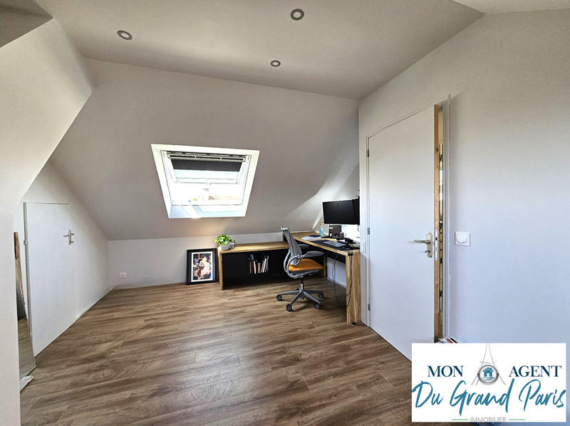 Maison - 202 m² - 8 pièces