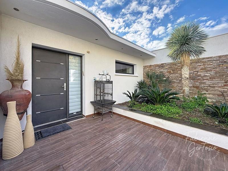 Maison - 240 m² - 7 pièces