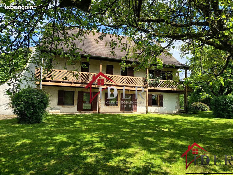 Maison - 270 m² - 9 pièces