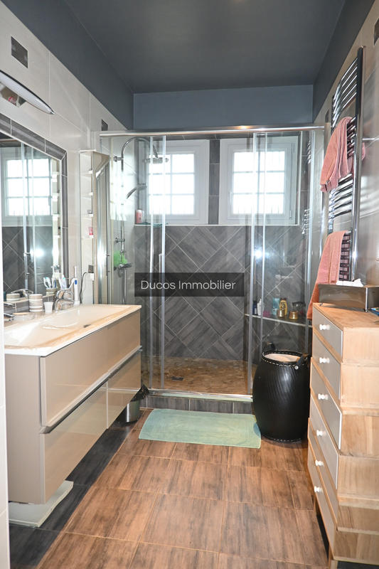 Maison - 235 m² - 7 pièces