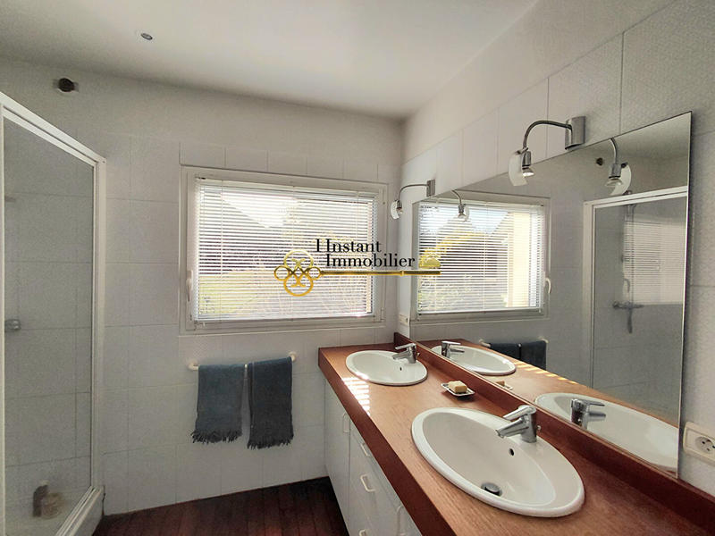 Demeure - 150 m² - 6 pièces