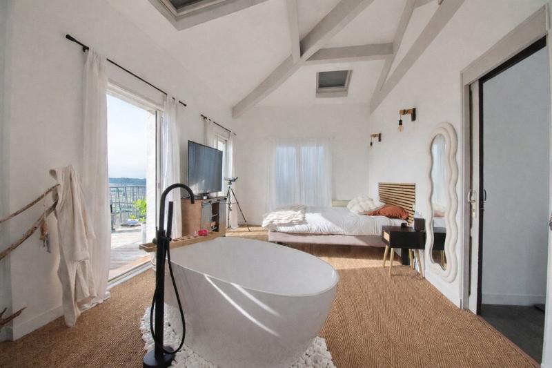 Propriété - 263 m² - 7 pièces