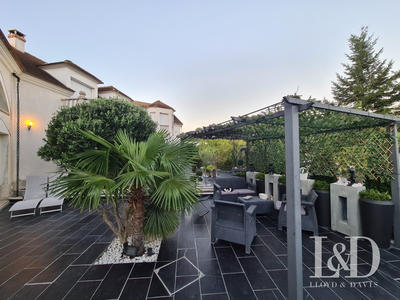 Maison contemporaine - 574 m² - 12 pièces