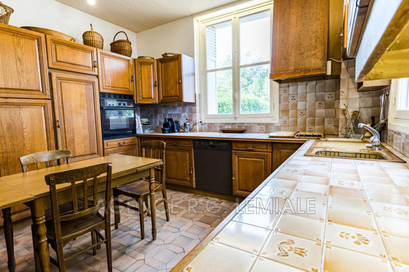 Maison - 300 m² - 10 pièces