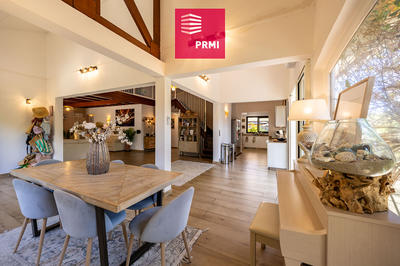 Maison - 257 m² - 7 pièces