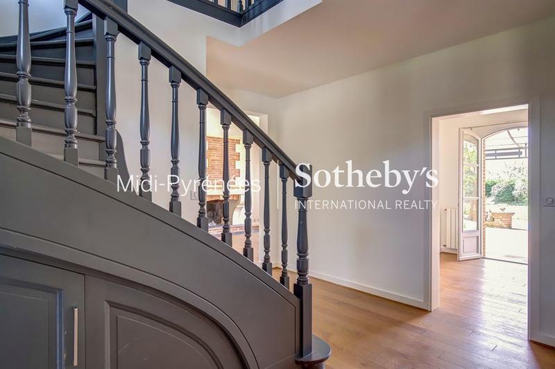 Maison - 300 m² - 10 pièces