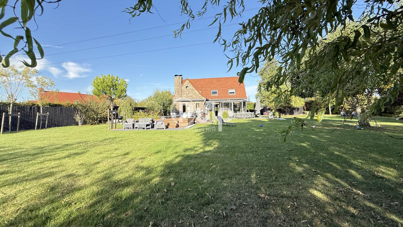 Maison - 200 m² - 6 pièces