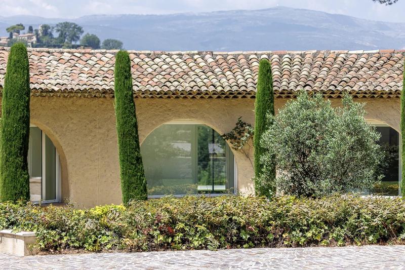 Maison - 540 m² - 10 pièces