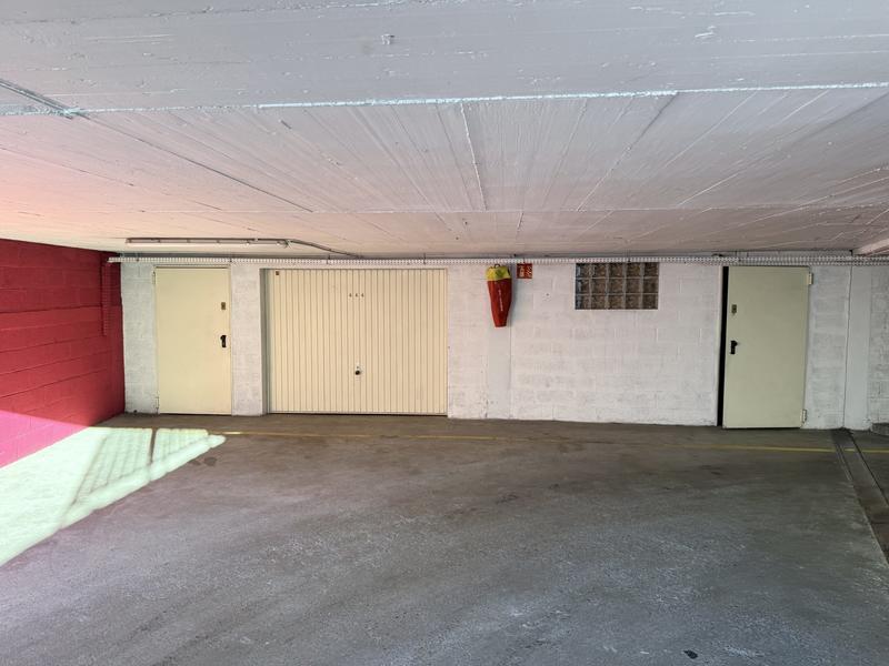 Parking / Garage - 90 m²