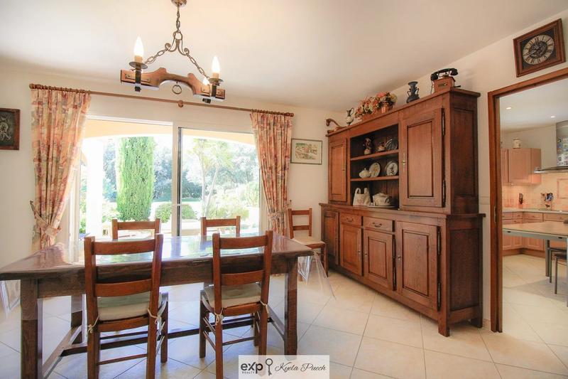 Maison - 238 m² - 8 pièces