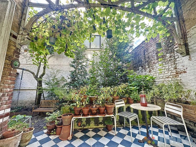 Maison - 252 m² - 8 pièces