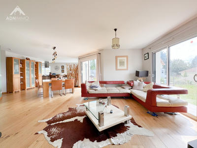 Maison - 280 m² - 6 pièces