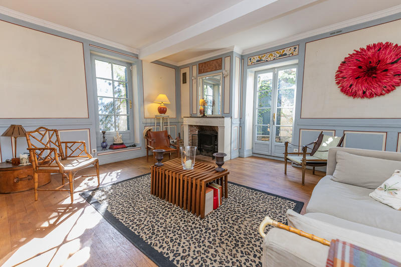 Maison - 283 m² - 13 pièces