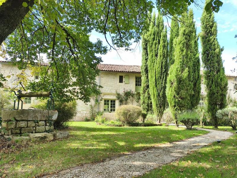 Maison ancienne - 434 m² - 10 pièces