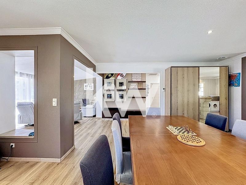 Maison - 245 m² - 8 pièces