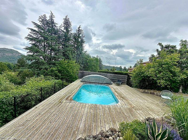 Villa - 185 m² - 7 pièces