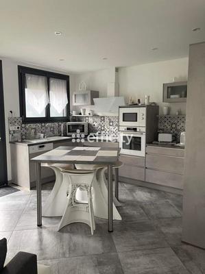 Maison - 228 m² - 6 pièces