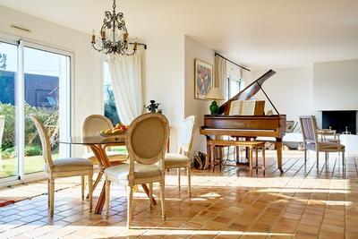 Maison - 210 m² - 8 pièces