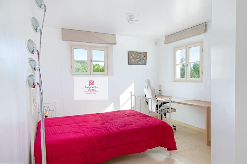 Maison - 250 m² - 7 pièces