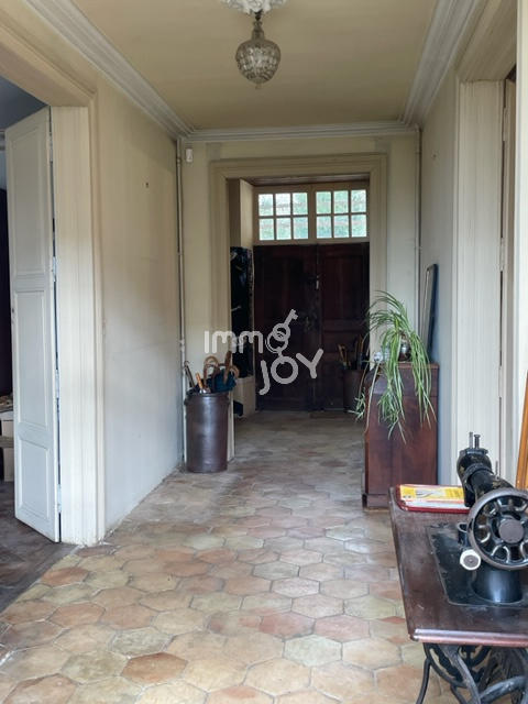 Propriété - 280 m² - 9 pièces