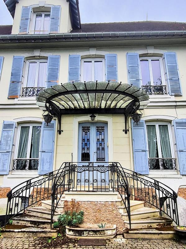 Maison - 283 m² - 11 pièces