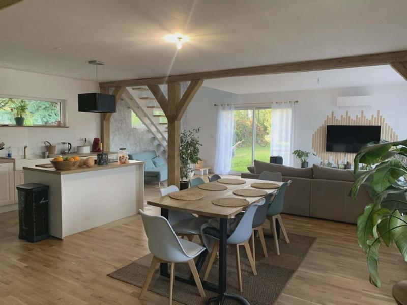 Maison - 265 m² - 9 pièces