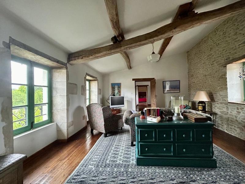 Maison - 204 m² - 9 pièces