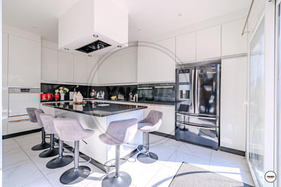 Maison - 187 m² - 7 pièces